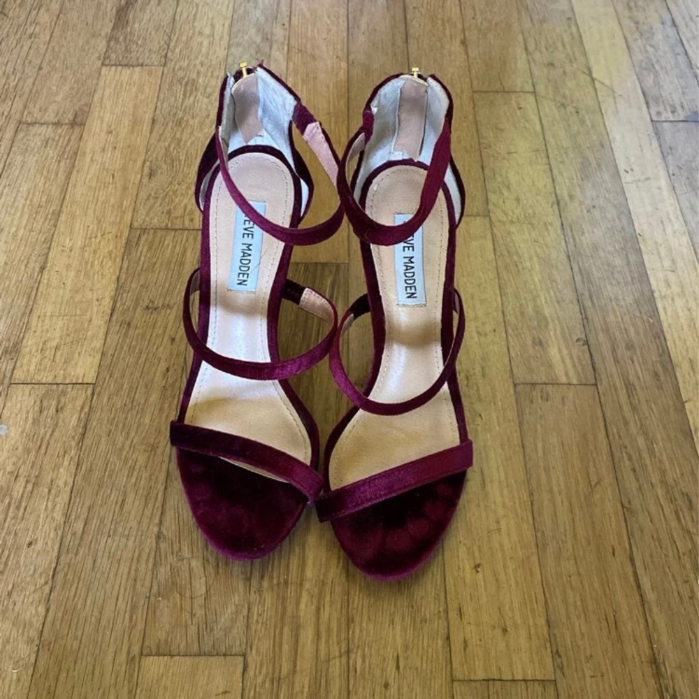 Steve Madden maroon suede heels